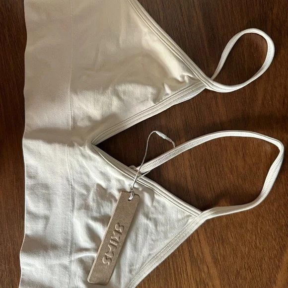 NWT SKIMS Soft Smoothing Seamless Scoop Bralette - Picture 7 of 11